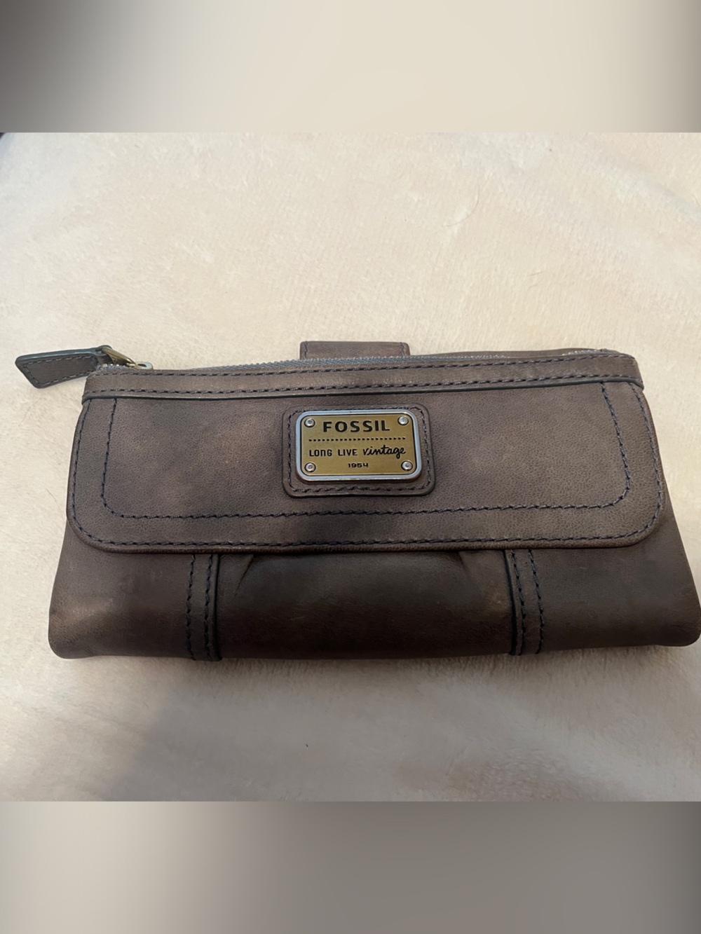 Fossil Distressed Gray/Taupe Leather Zip Wallet for Women